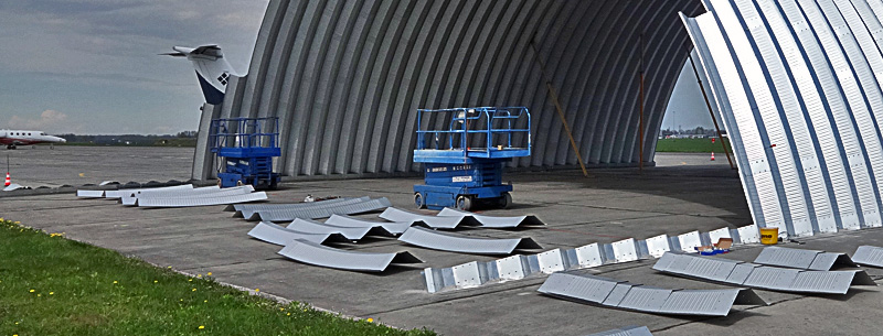 technika hangarów - każdy lekki hangar łukowy systemu TG Hangars może być posadowiony bezpośrednio na betonowym podłożu.
