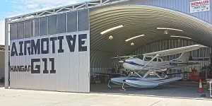 Lekkie samonośne łukowe hangary lotnicze (arch prefabricated building) - lekki łukowy hangar obsługowy TG Hangars dla General Aviation na lotnisku LCLA (Larnaca International)