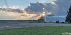 Lekkie samonośne hangary łukowe (arch prefabricated building) - prywatny lekki lotniczy hangar łukowy TG Hangars dla General Aviation na lotnisku EPPR (Aeroklub Gdański - Pruszcz Gdański)