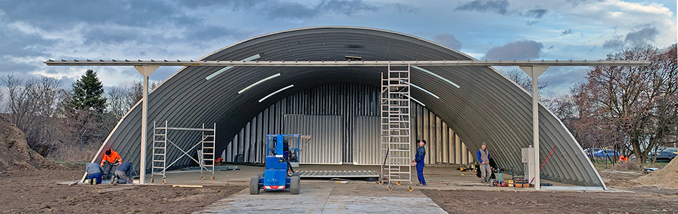 Lekkie samonośne hangary łukowe (arch prefabricated building) dla General Aviation - cena hangaru zależy od kompletacji elementów.